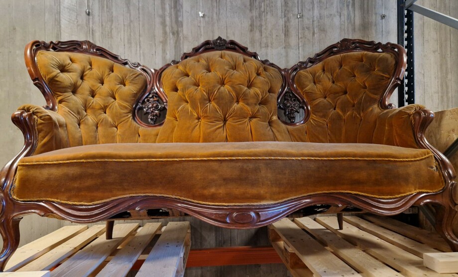 Henrik Ibsen stole this sofa